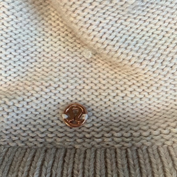 100% Merino Wool Lululemon Toque With Pompom One Size - Picture 2 of 8